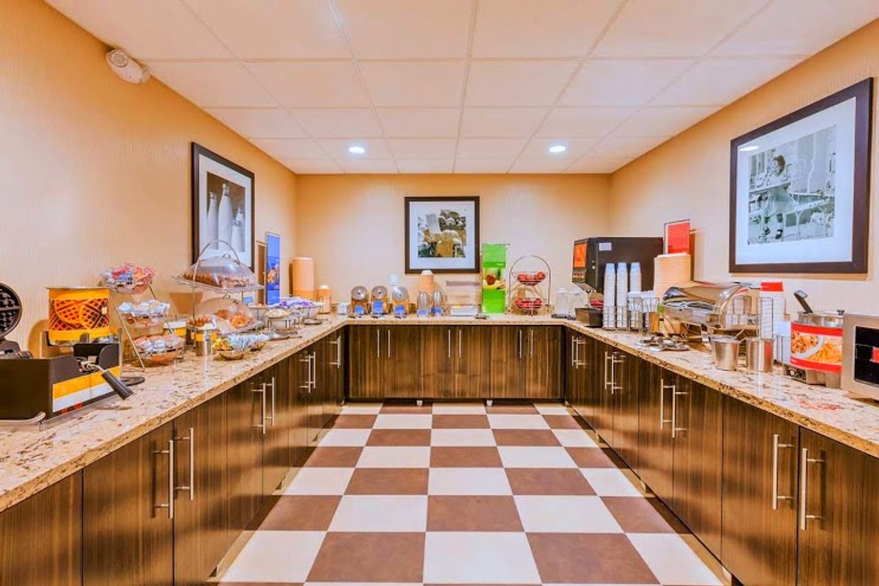 Photo of Spark by Hilton Bakersfield Central