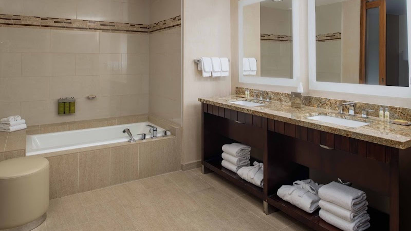 Photo of DoubleTree by Hilton Hotel San Francisco Airport