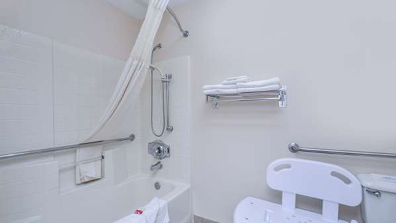 Photo of Travelodge Suites by Wyndham Newberg