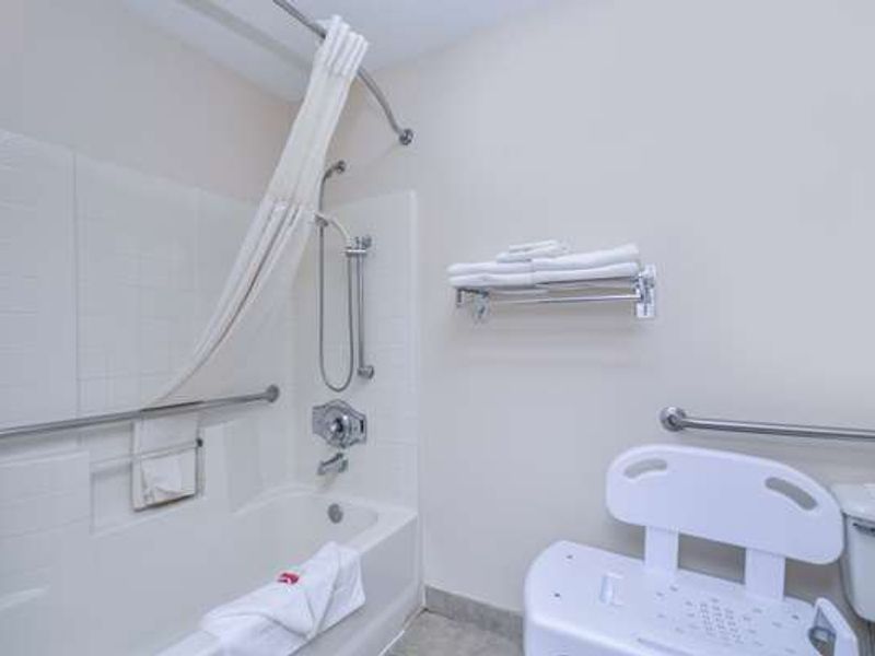 Photo of Travelodge Suites by Wyndham Newberg - Bathroom