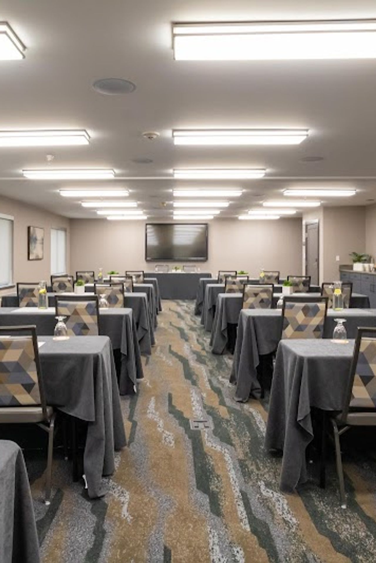 Photo of Oxford Suites Portland - Jantzen Beach