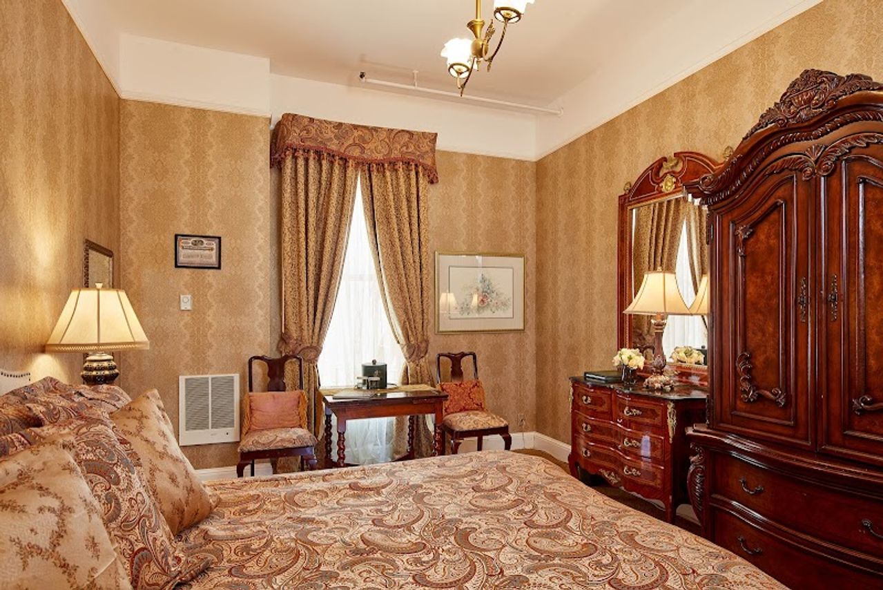 Photo of Queen Anne Hotel