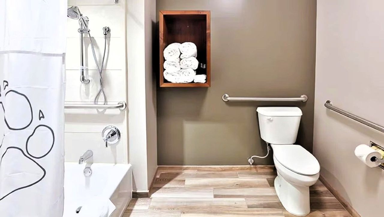 Great Wolf Lodge Water Park - Northern California - Bathroom