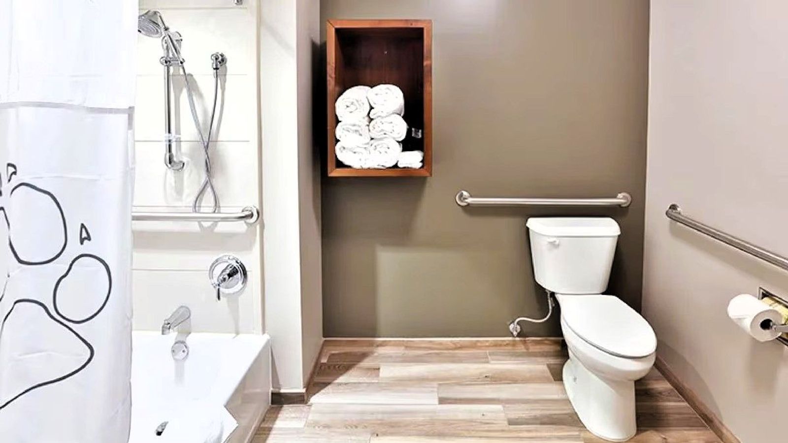 Great Wolf Lodge Water Park - Northern California - Bathroom