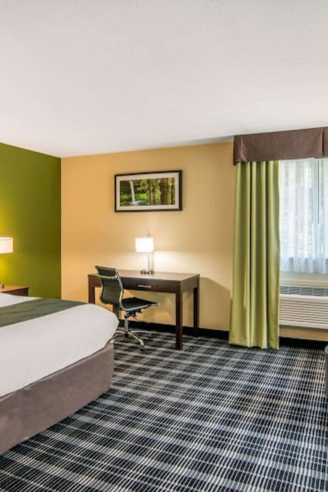 Photo of Quality Inn & Suites