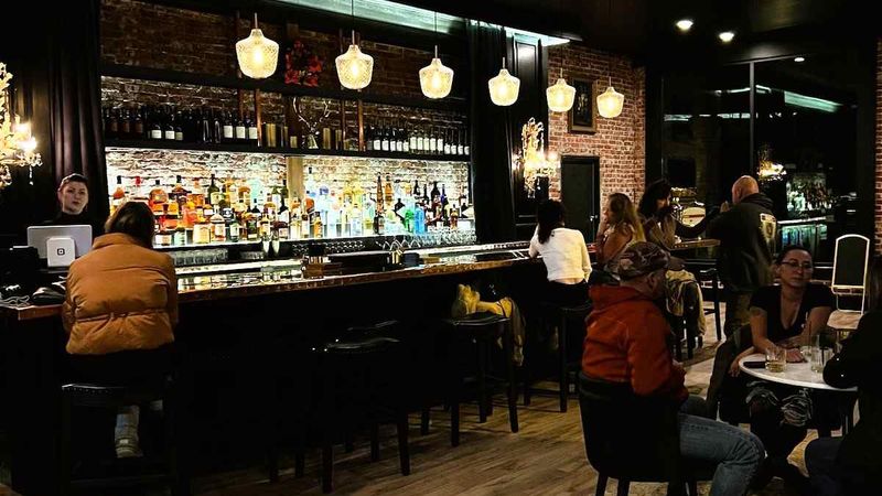 Linden Lofts Hotel - The Gem Bar