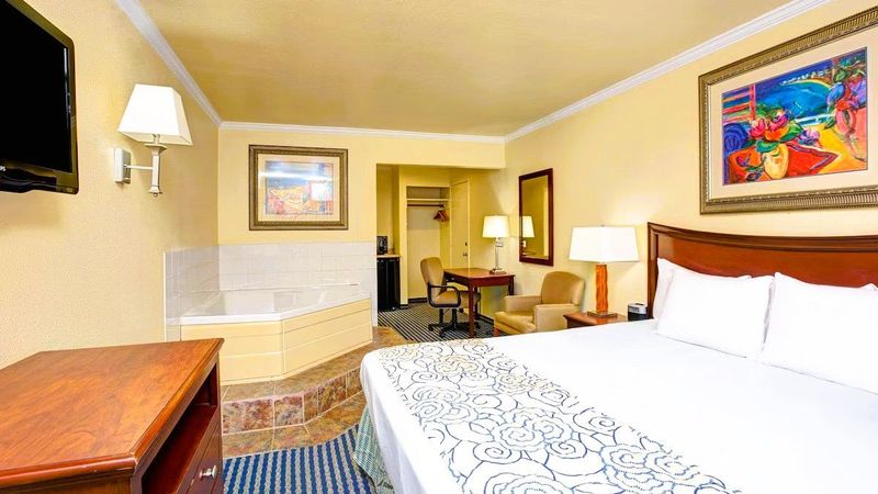 Photo of Super 8 by Wyndham Santa Cruz Beach Boardwalk - Jacuzzi Suite