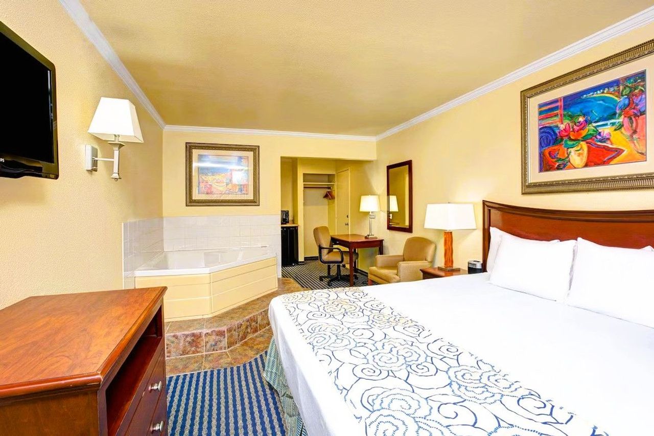 Photo of Super 8 by Wyndham Santa Cruz Beach Boardwalk - Jacuzzi Suite