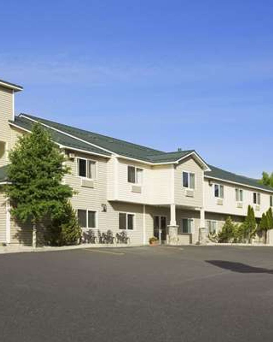 Super 8 by Wyndham Salmon