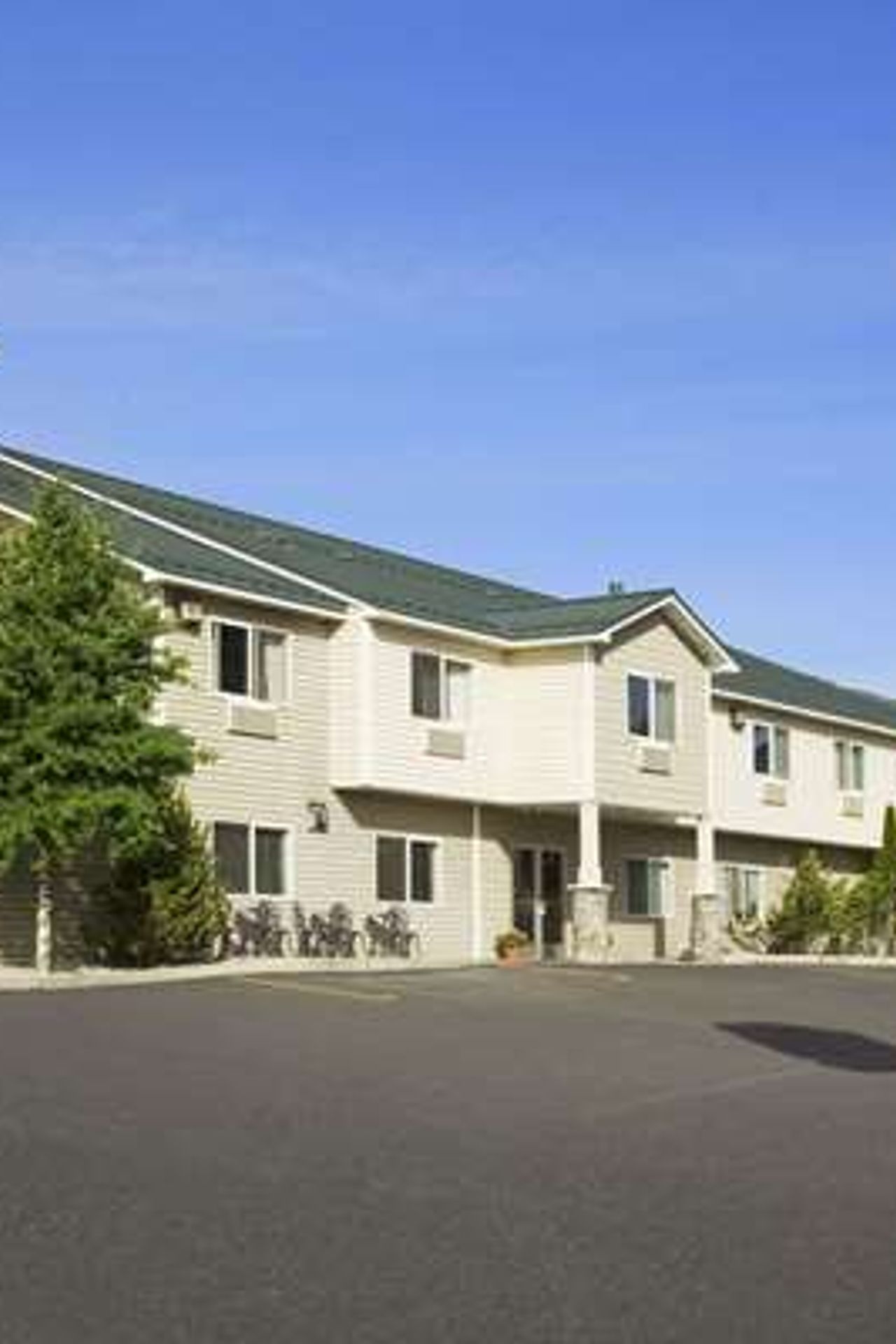 Photo of Super 8 by Wyndham Salmon