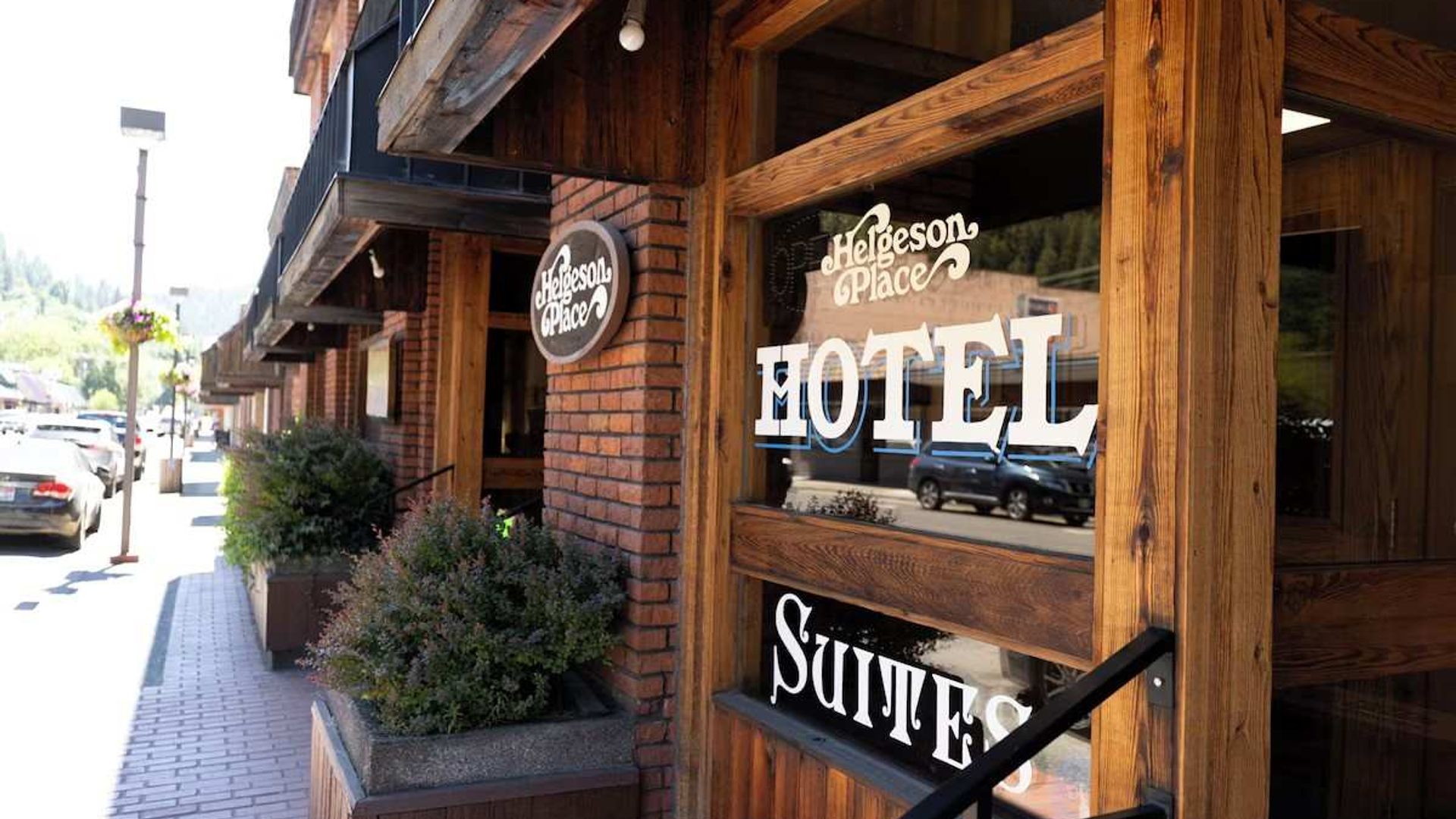 Helgeson Place Hotel Suites