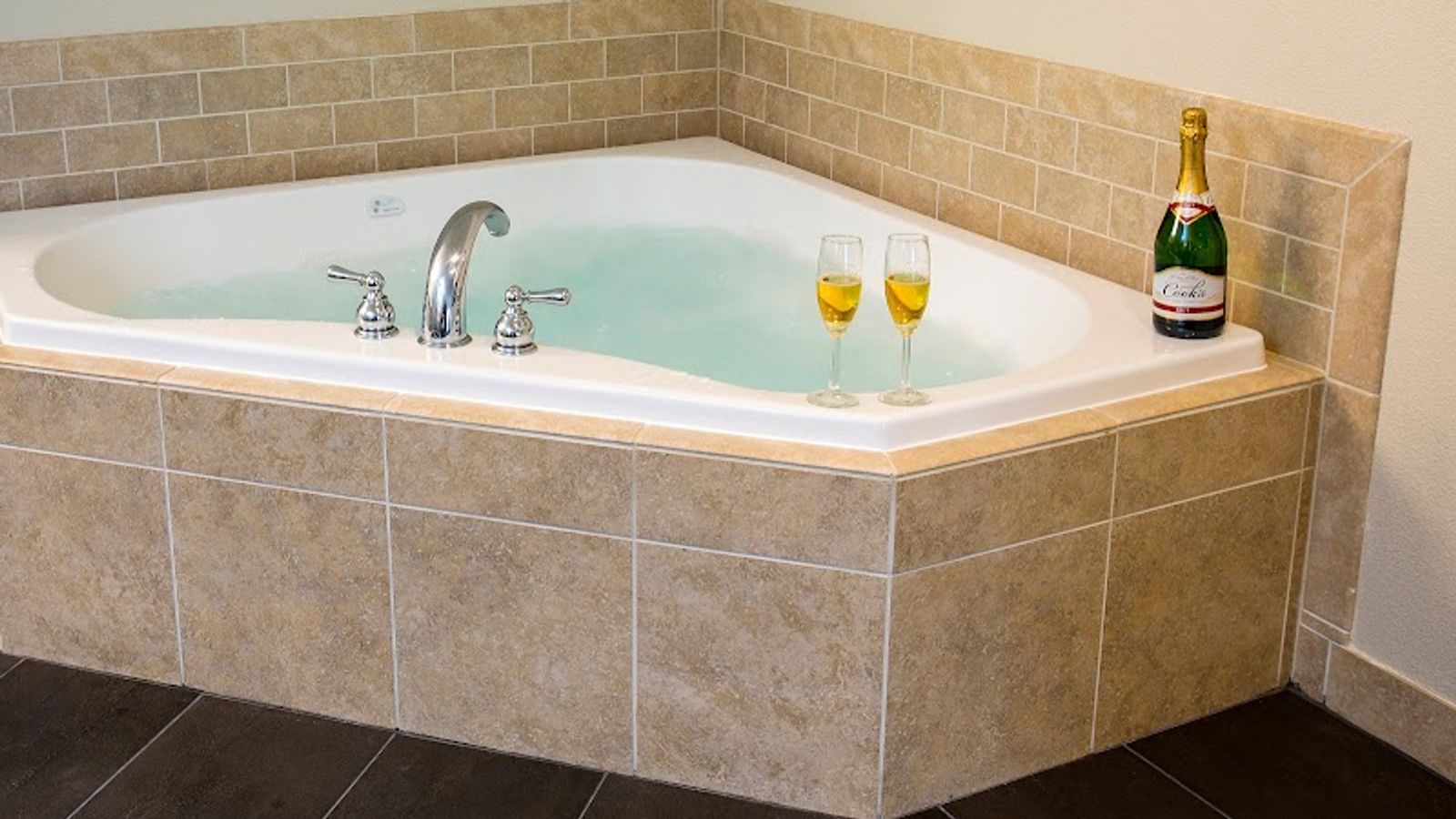 Photo of Looking Glass Inn - In-room whirlpool tub