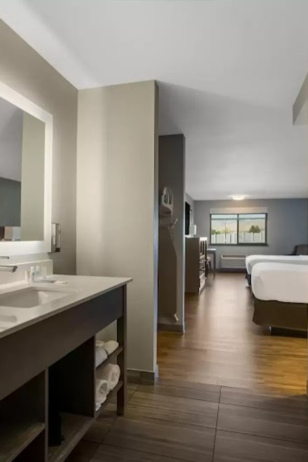 Photo of Hotel 28 Boise Airport, Ascend Hotel Collection