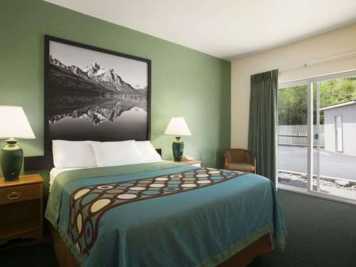 Photo of Super 8 by Wyndham Salmon