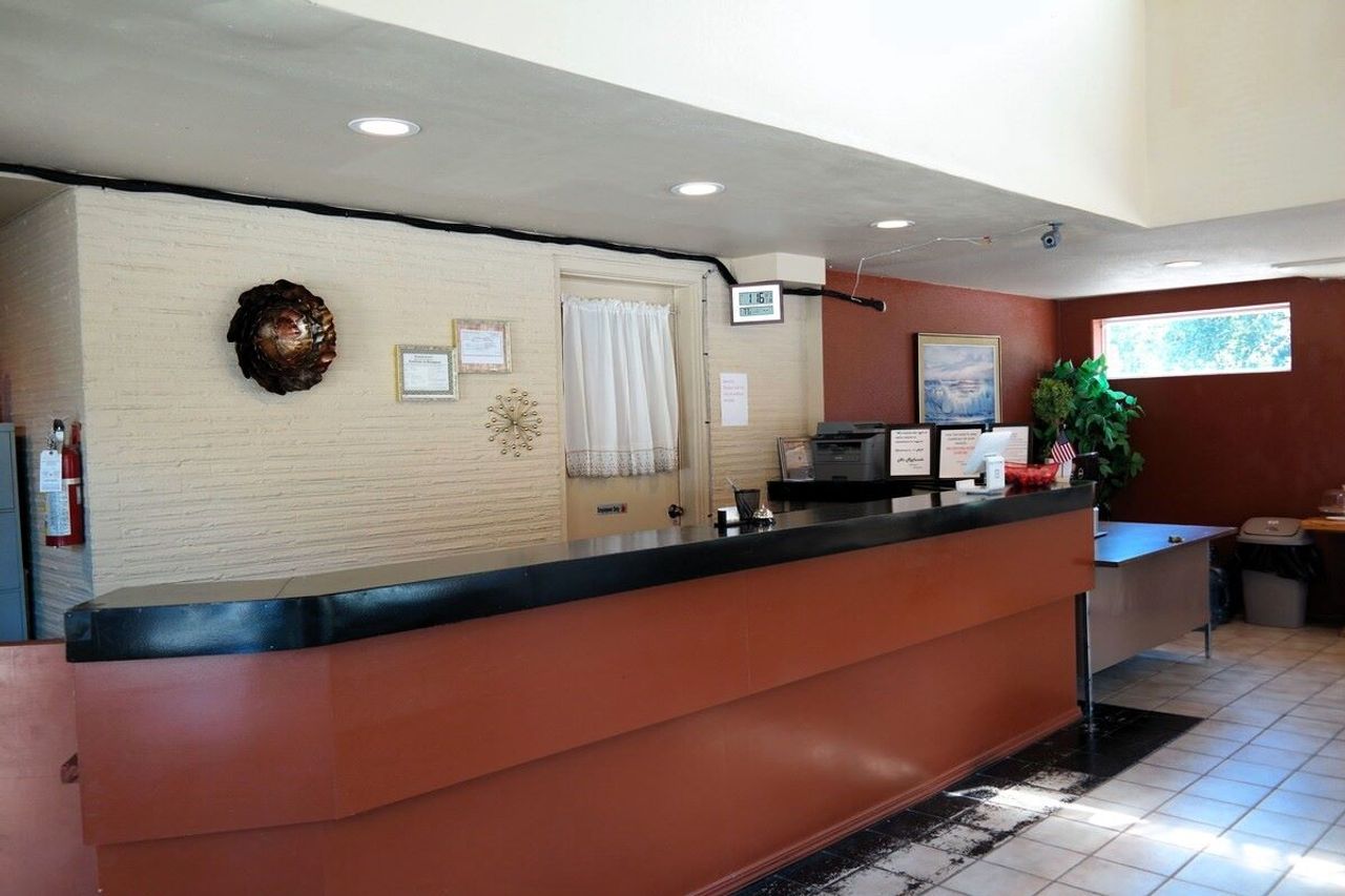 The Lobby of River Park Inn