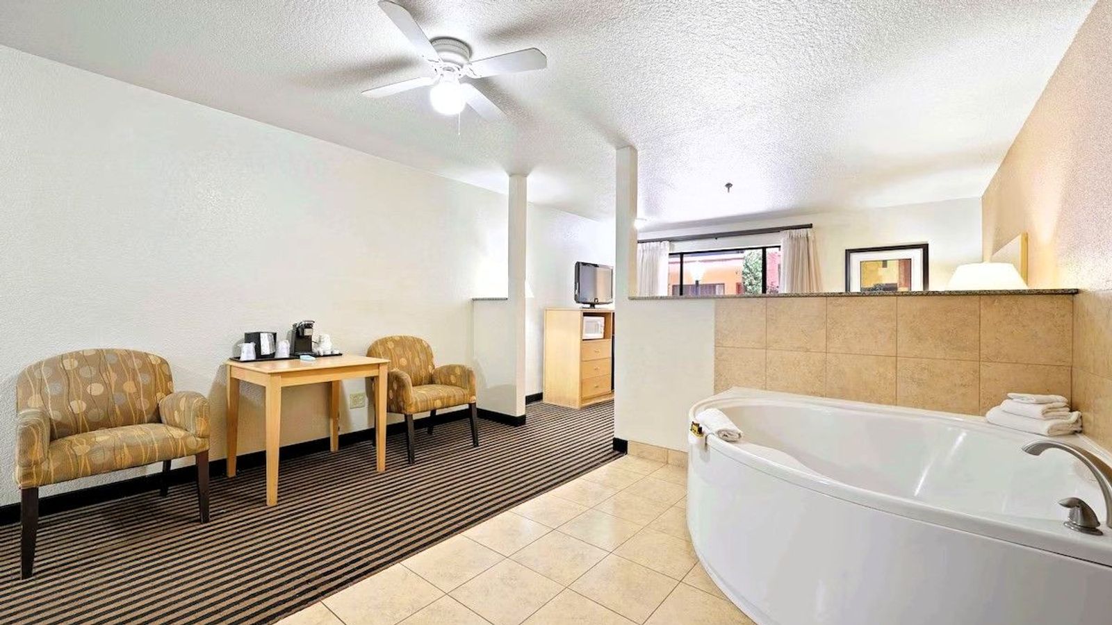 Best Western Plus Executive Inn & Suites - In-room Spa Tub