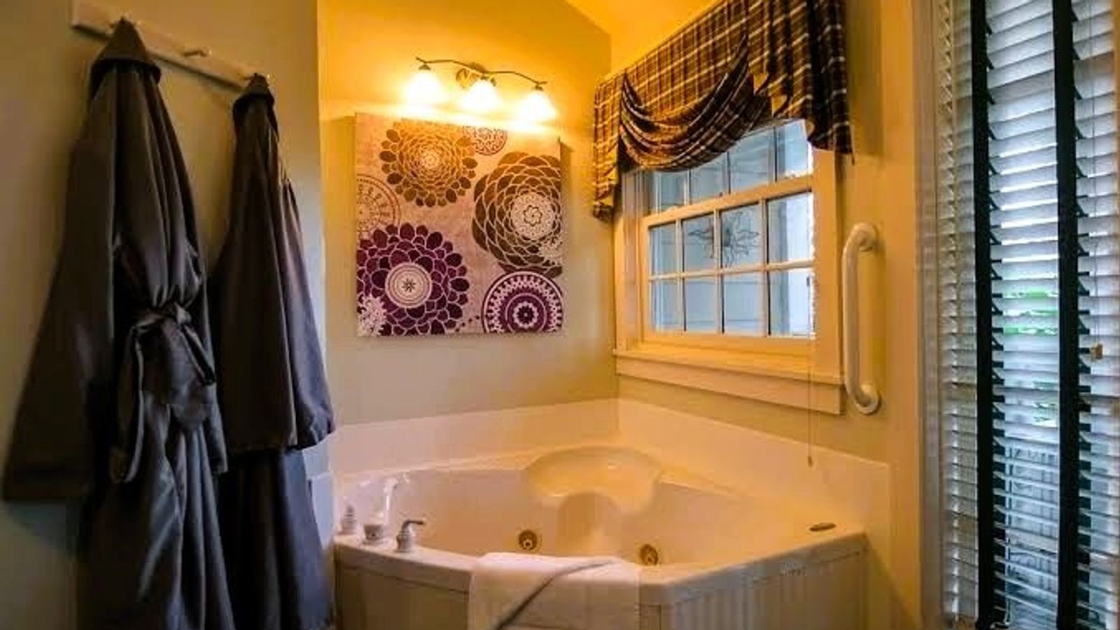 Photo of The Campbell House Inn - Private whirlpool tub