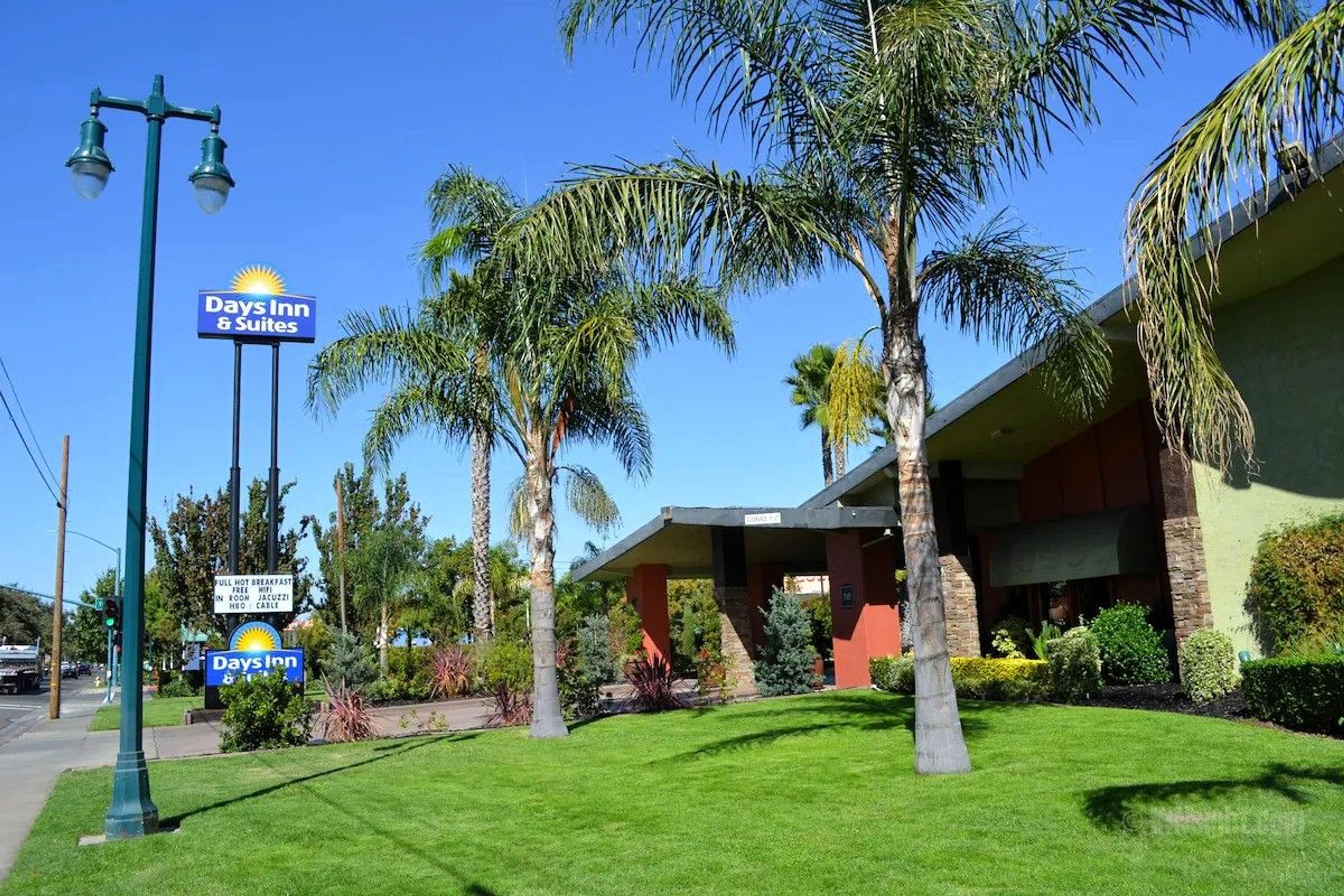 Days Inn & Suites Lodi