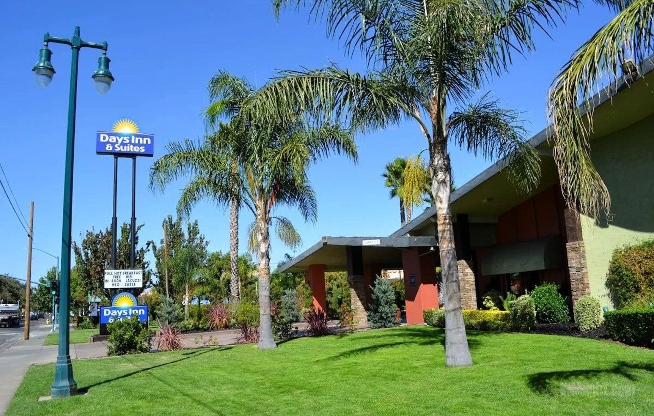 Days Inn & Suites Lodi