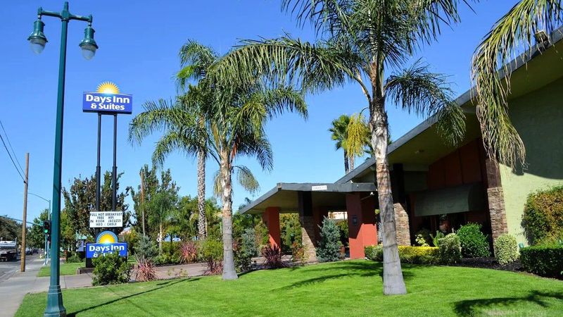 Days Inn & Suites Lodi