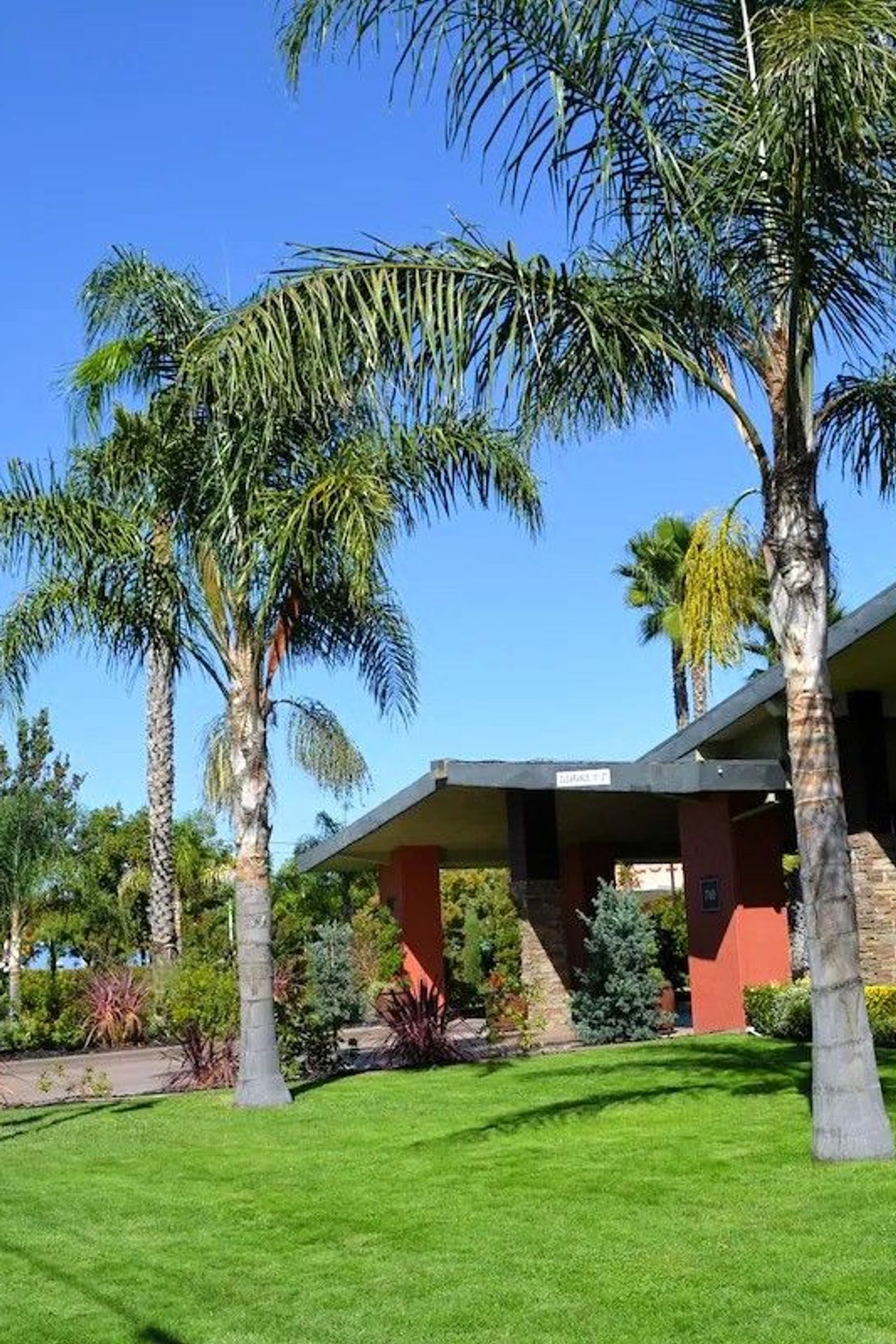 Days Inn & Suites Lodi