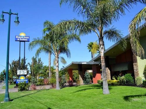 Days Inn & Suites Lodi