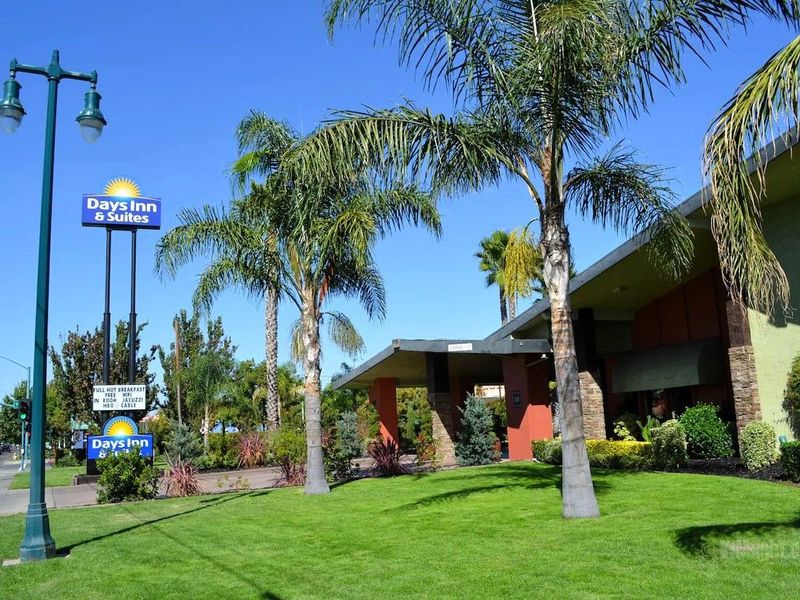 Days Inn & Suites Lodi