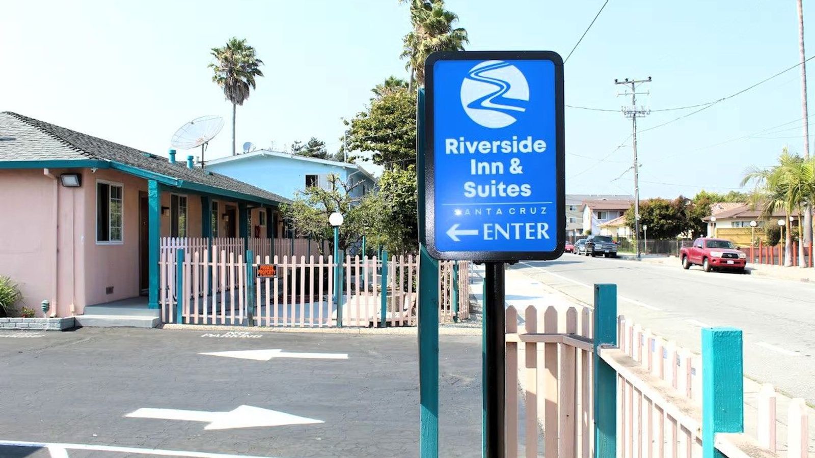 Riverside Inn & Suites