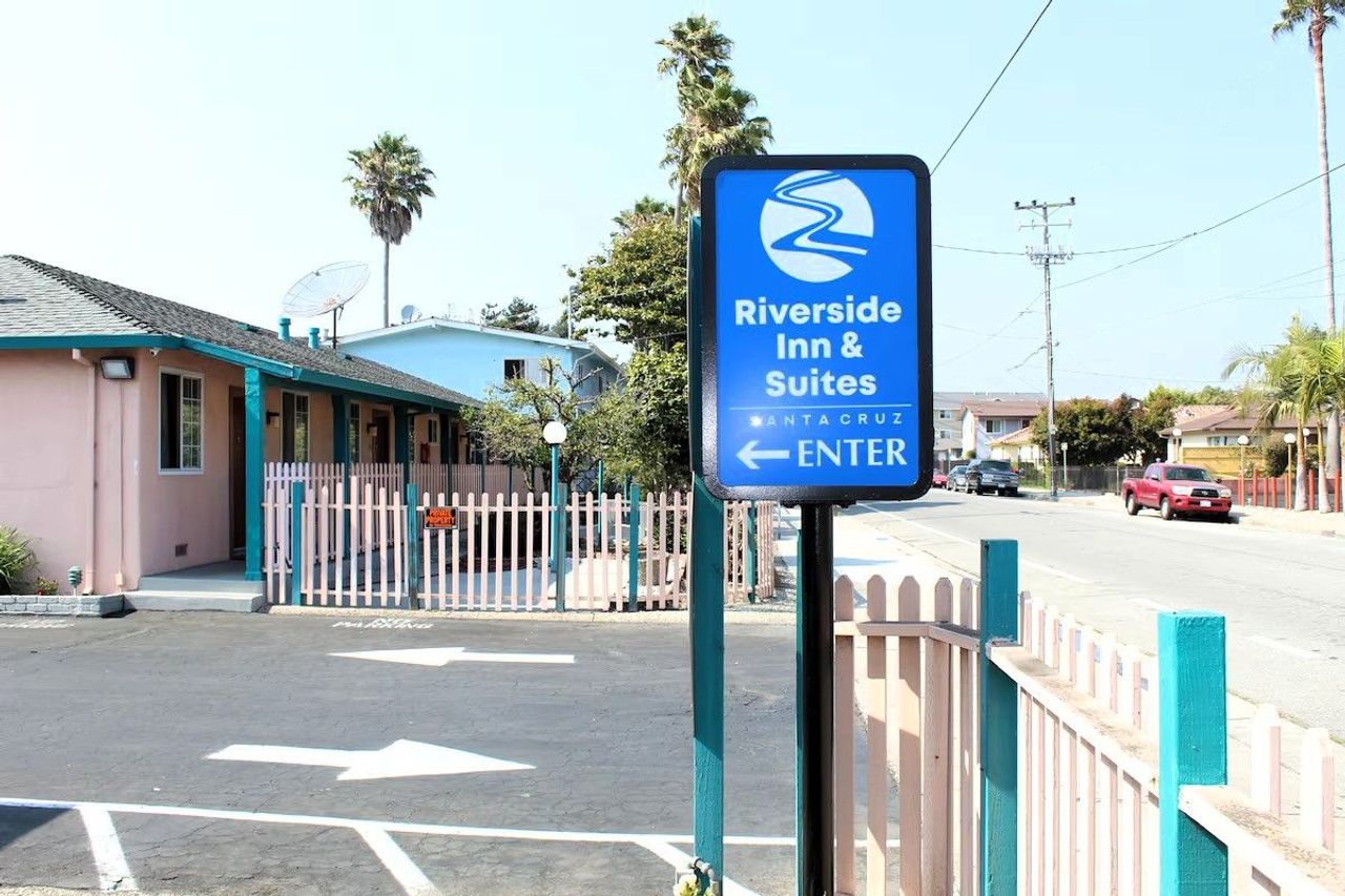 Riverside Inn & Suites