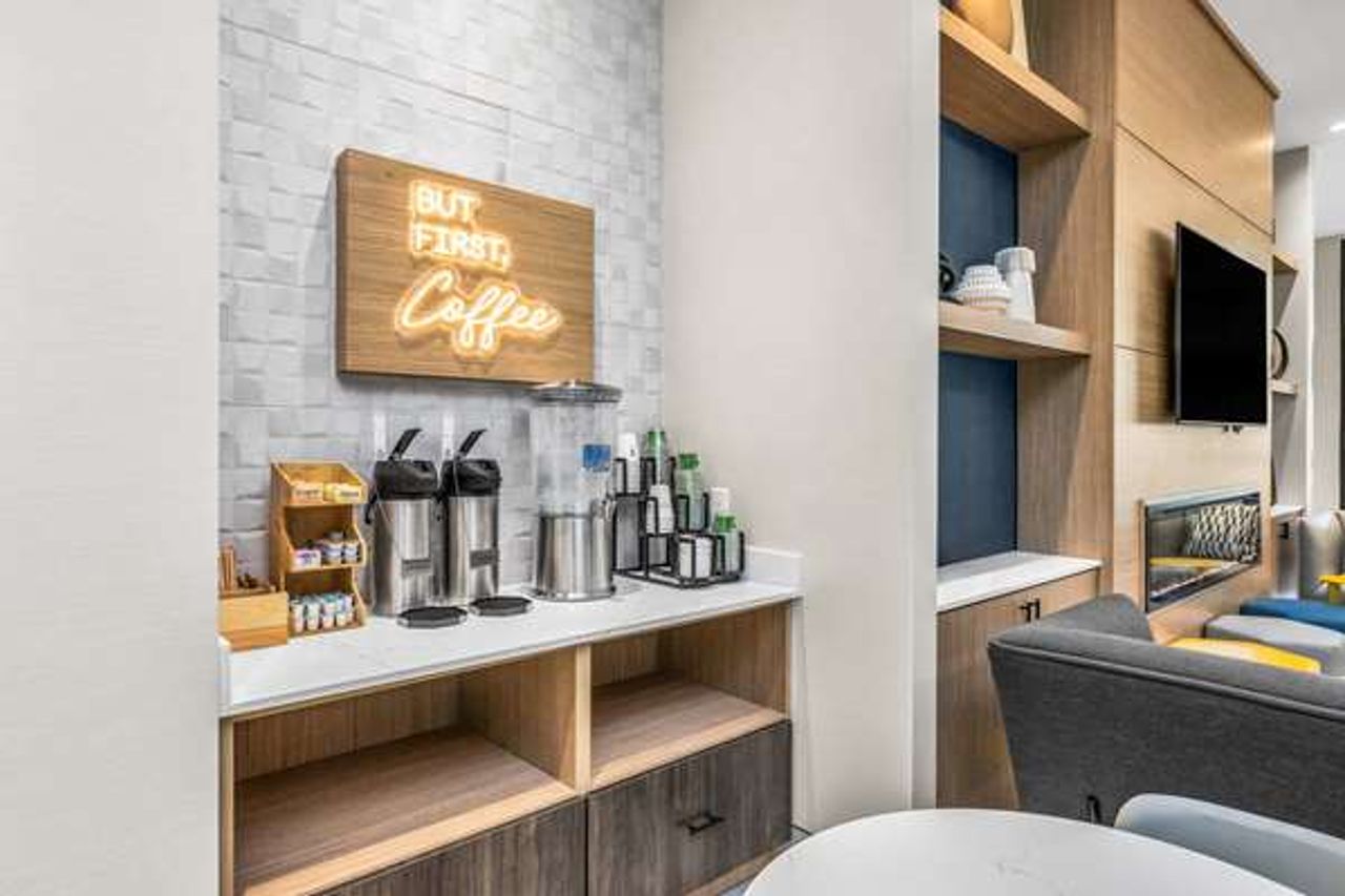 Photo of La Quinta Inn & Suites by Wyndham San Jose Airport-Downtown