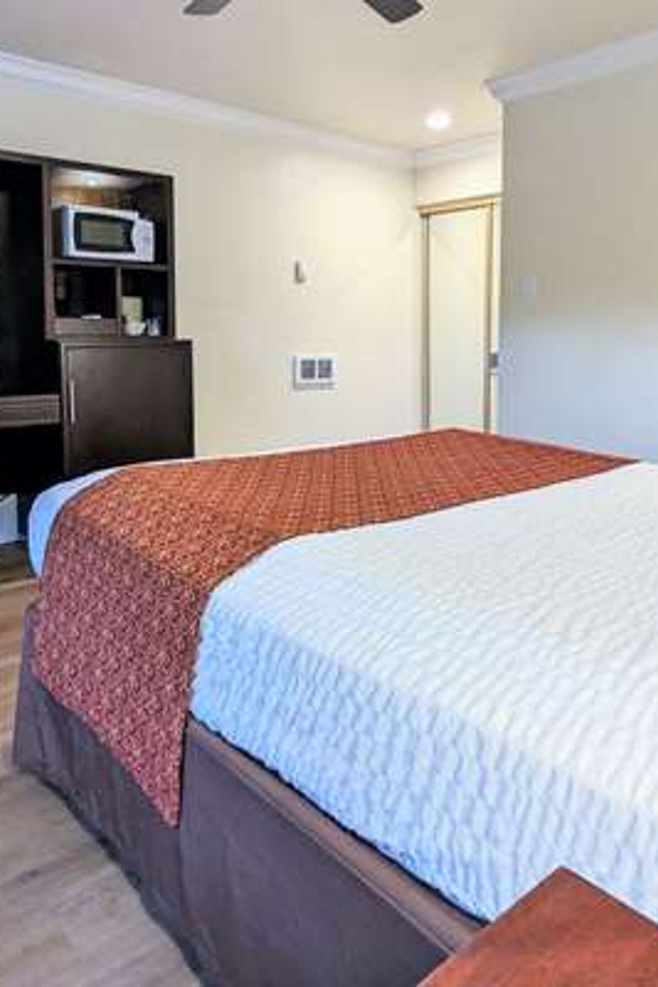 Photo of Clarion Collection Wilkie's Inn Pacific Grove - Monterey - 1 Queen Bed Room