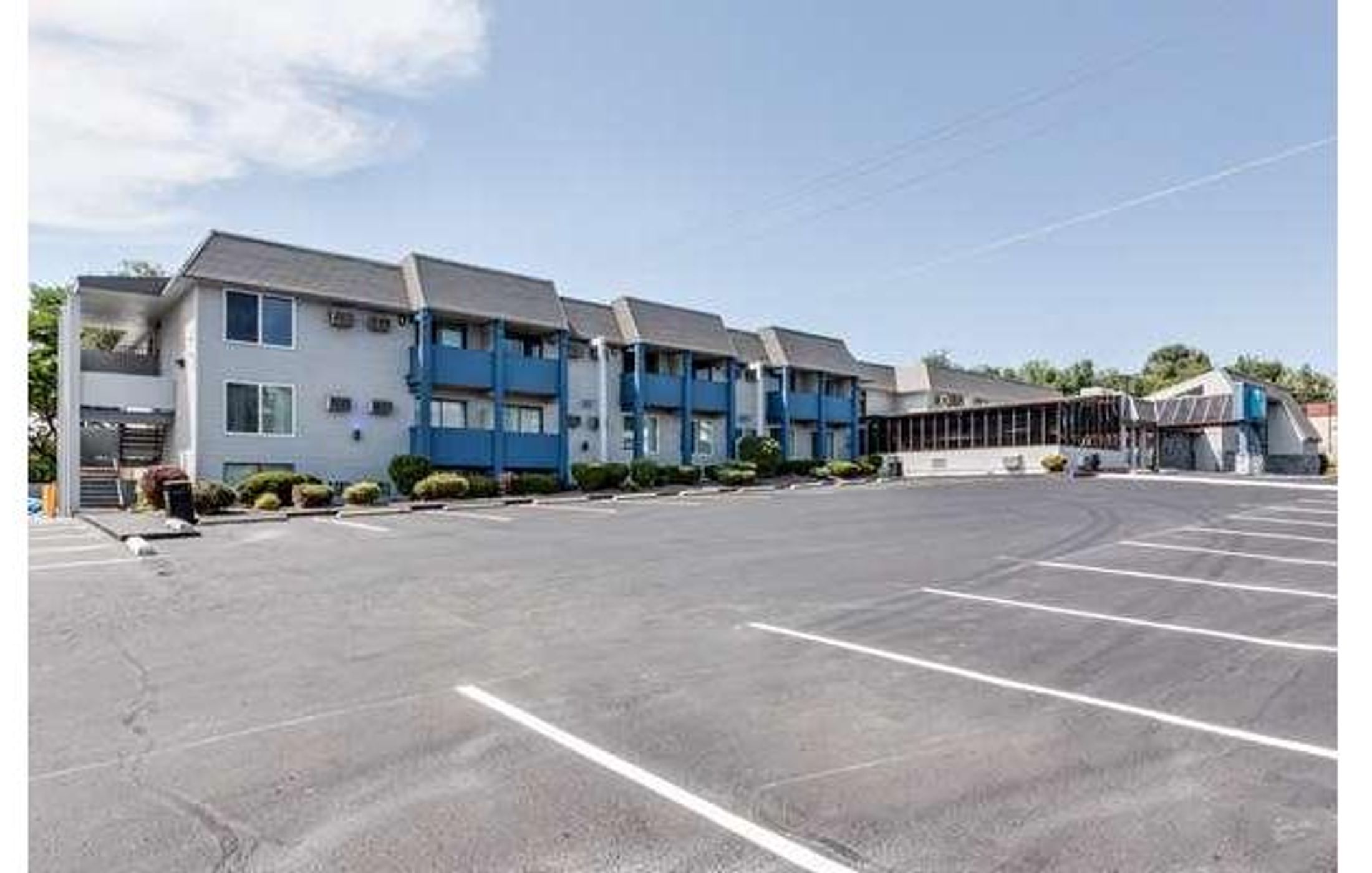 Days Inn & Suites by Wyndham Spokane