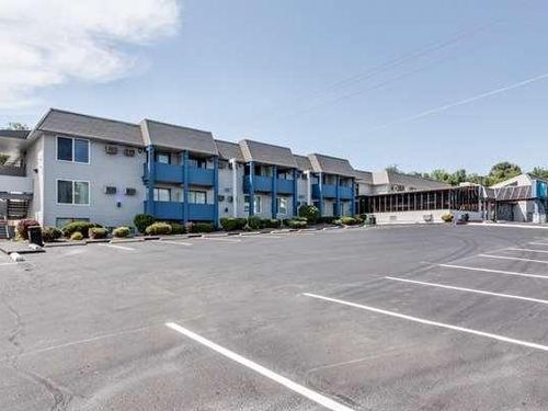 Days Inn & Suites by Wyndham Spokane