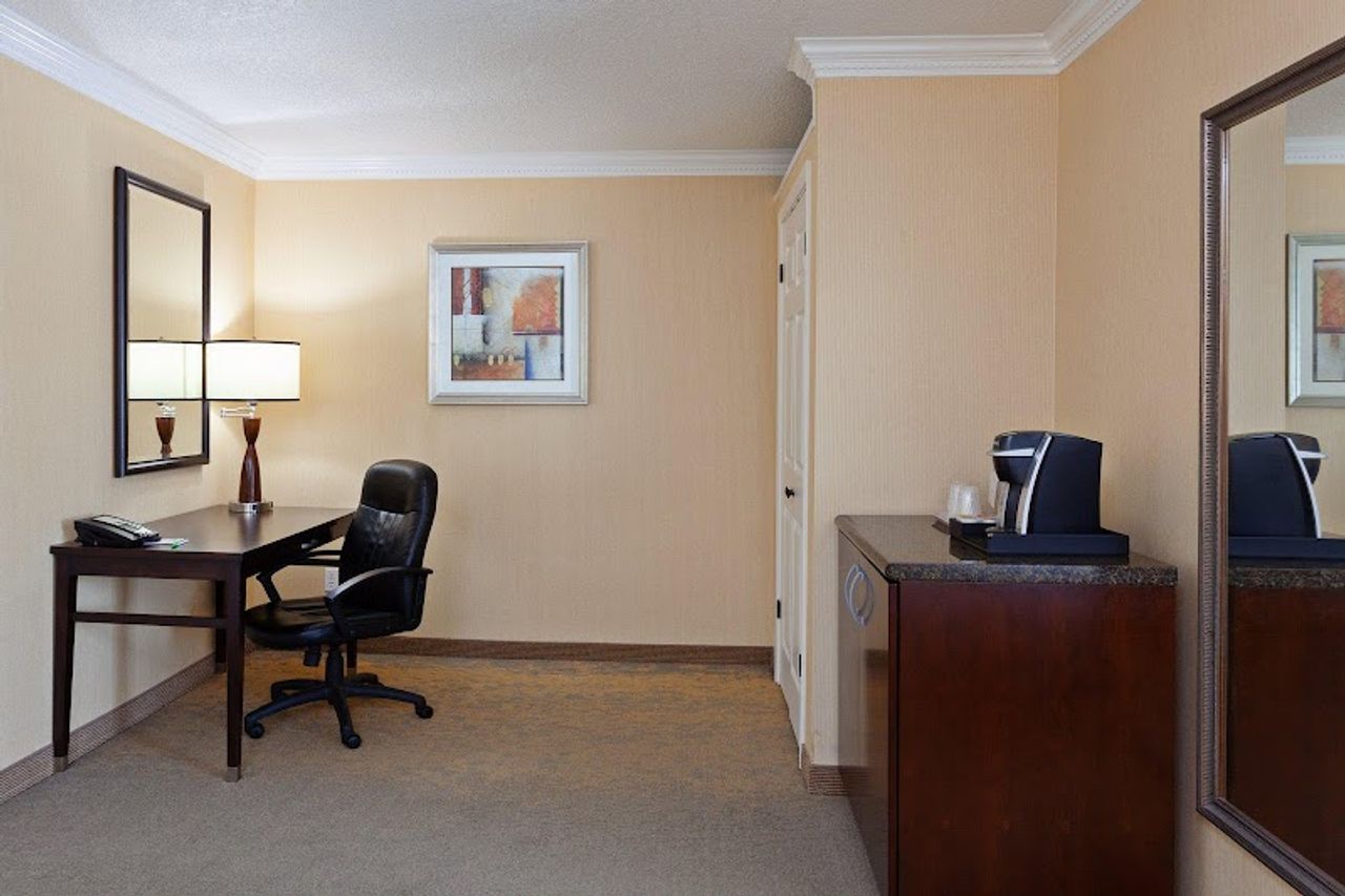 Photo of Holiday Inn & Suites San Mateo-San Francisco SFO by IHG