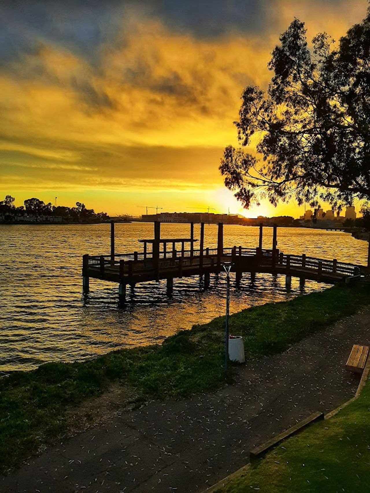 Photo of Motel 6 Oakland, CA - Embarcadero