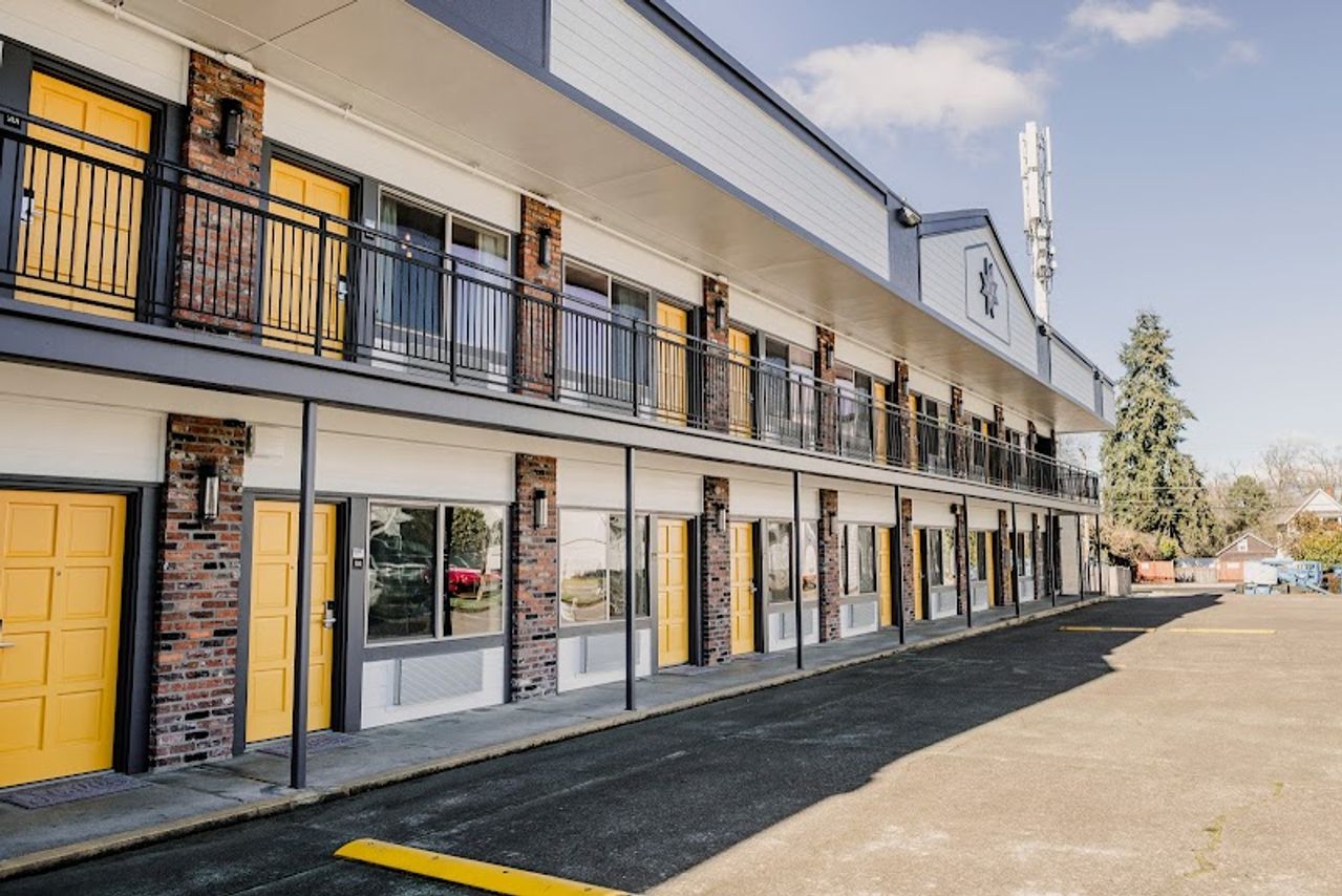 Photo of Maverick Hotel Eugene Near University, Ascend Hotel Collection - Exterior