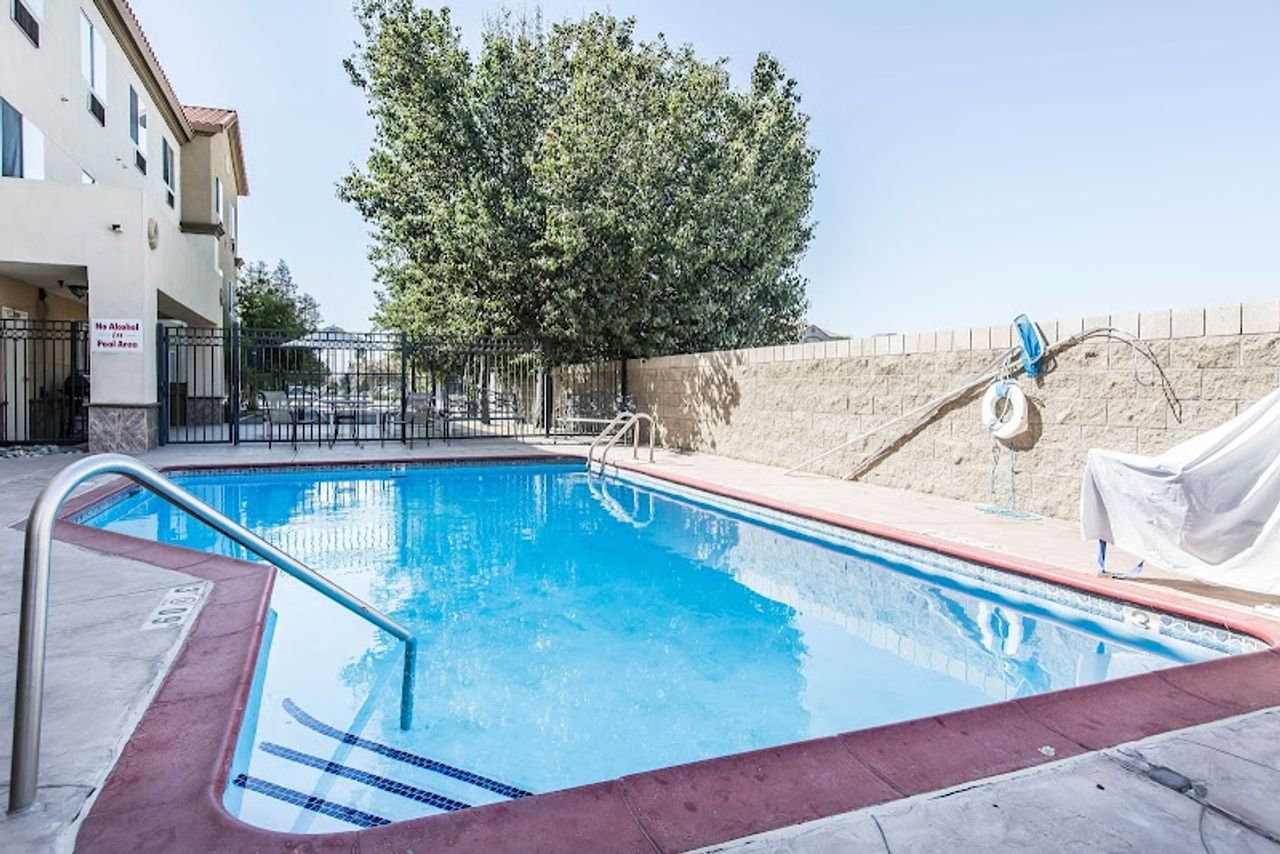 Photo of Comfort Suites Bakersfield