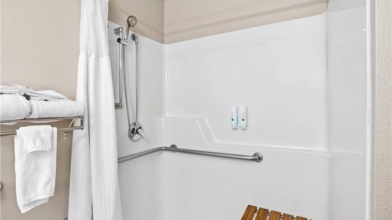Photo of Quality Inn Port Orchard - Bathroom