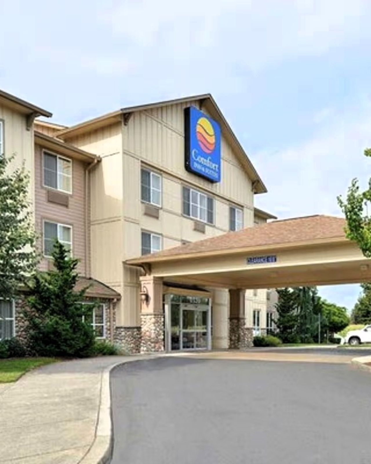 Comfort Inn & Suites McMinnville Wine Country Exterior