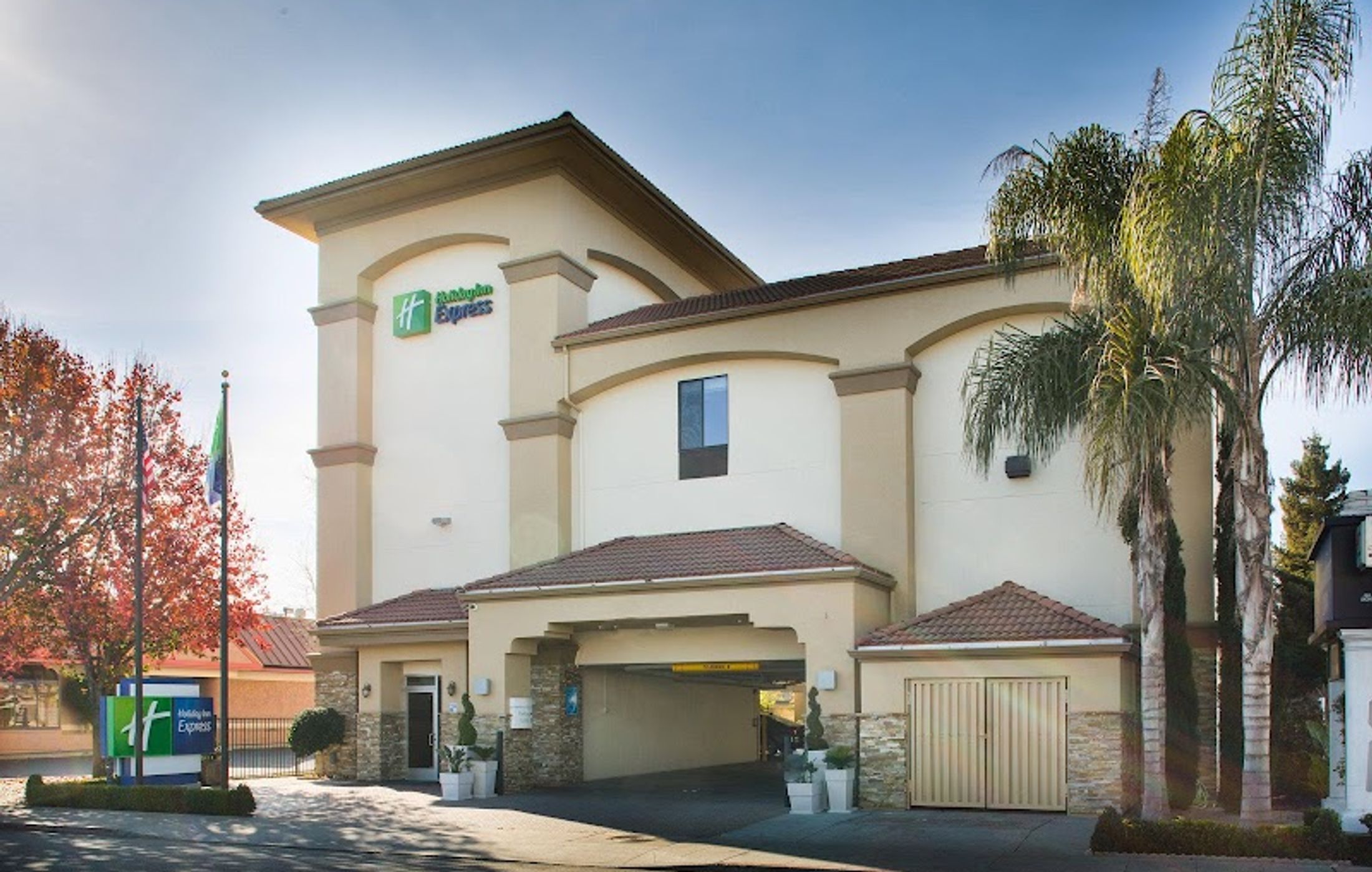Holiday Inn Express Redwood City-Central by IHG