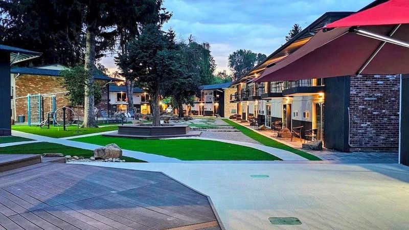 Interurban Suites Hotel - Best Extended Stay Hotel in Tukwila - Exterior