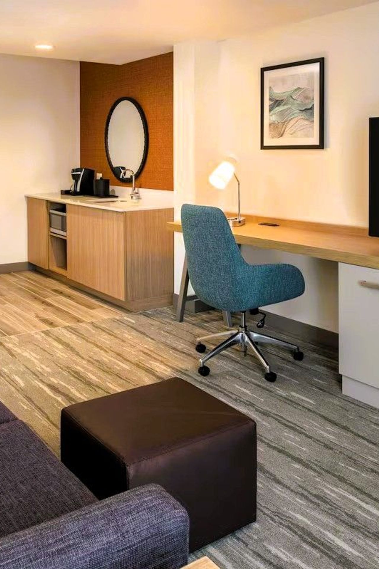 Hilton Garden Inn Tacoma Downtown - Suite, Living Area