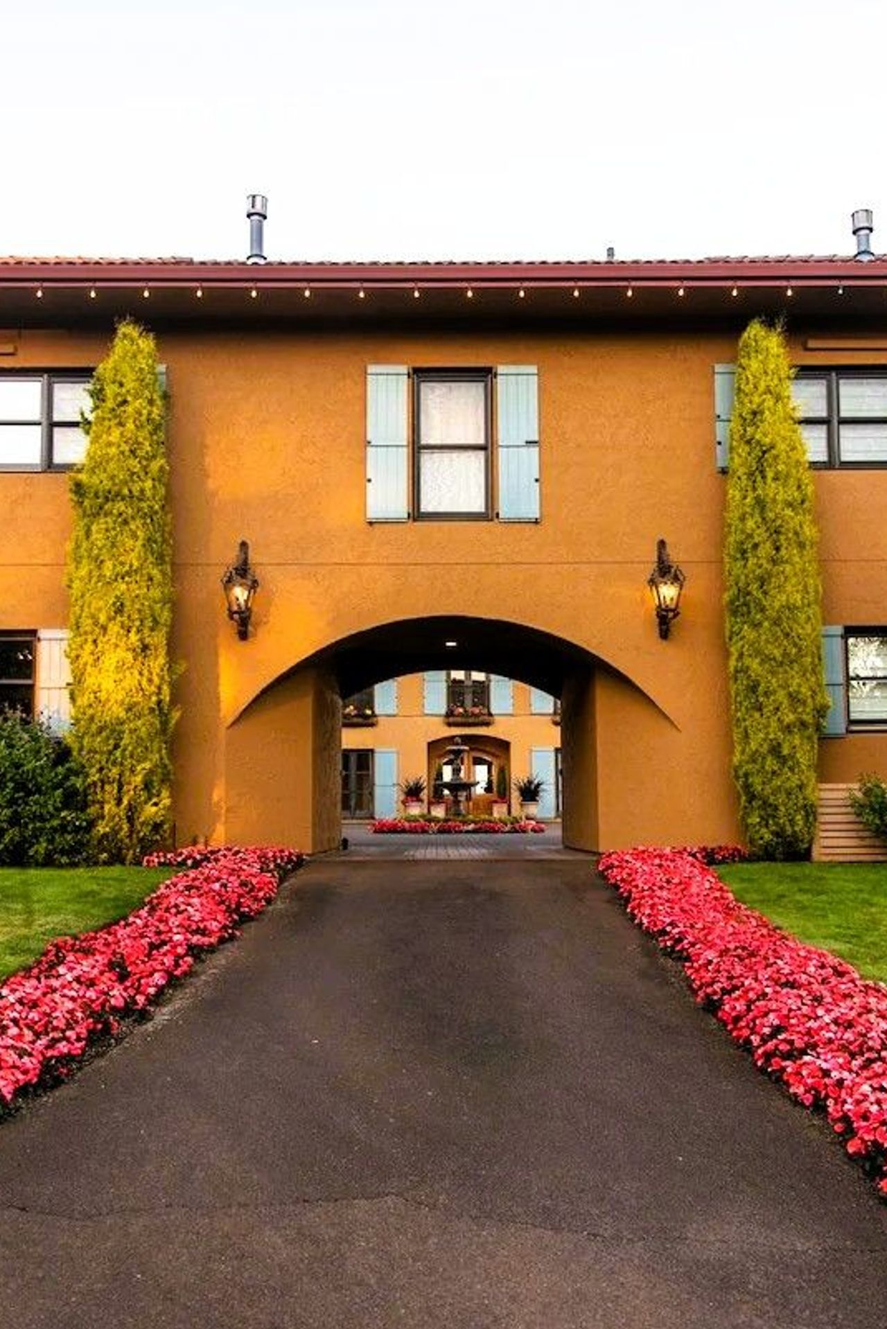 Black Walnut Inn & Vineyard - Exterior