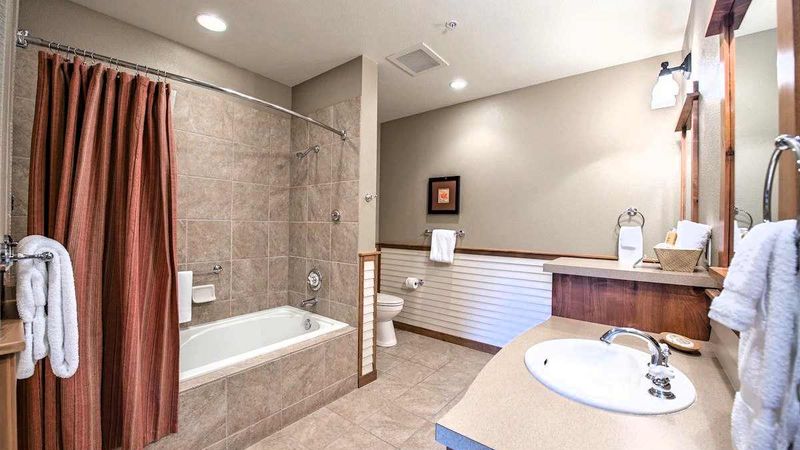 Silver Mountain Resort - 1 Bedroom condo, Bathroom