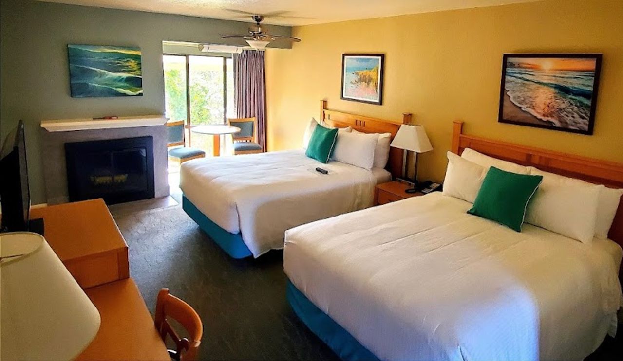 Photo of Colton Inn - Standard Room with 2 queen beds, Fireplace, Flat TV, Work desk, Table and Chairs