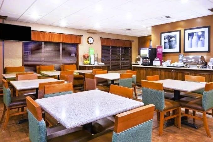 Country Inn & Suites by Radisson, Idaho Falls at the Mall - Breakfast area