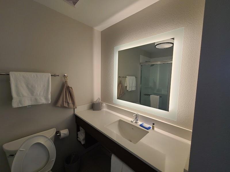 Photo of Holiday Inn Express & Suites Seattle-Sea-Tac Airport, an IHG Hotel