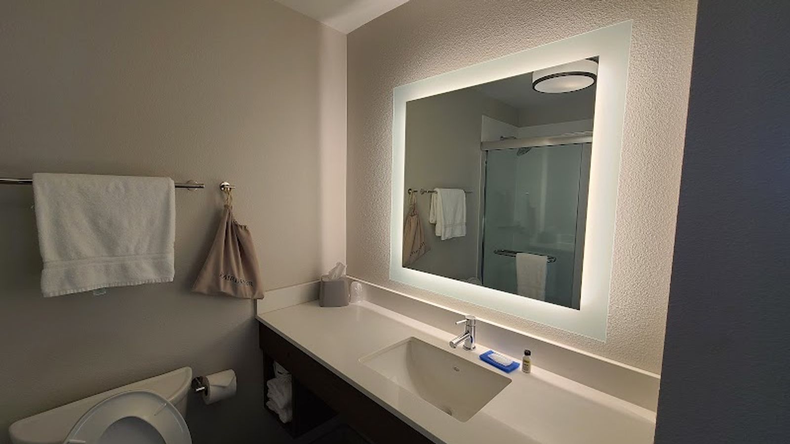 Photo of Holiday Inn Express & Suites Seattle-Sea-Tac Airport, an IHG Hotel