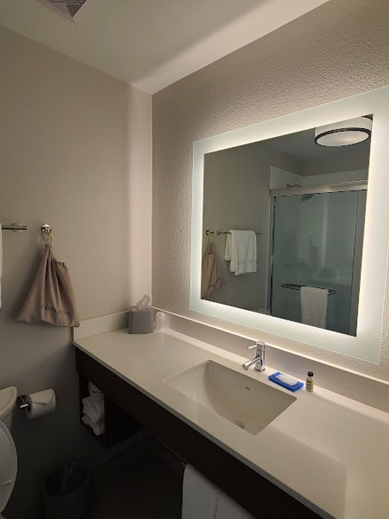 Photo of Holiday Inn Express & Suites Seattle-Sea-Tac Airport, an IHG Hotel