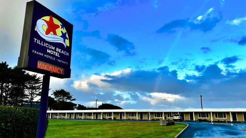 Deane’s Oceanfront Lodge